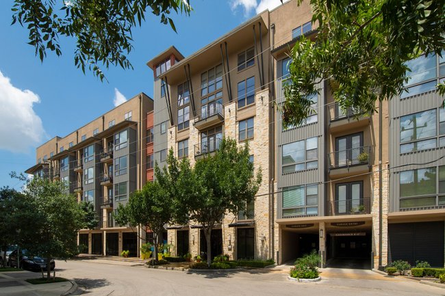 Gables Revere Upper Kirby 1 Reviews Houston, TX