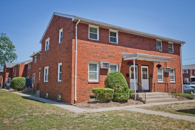 Townhouse Court Apartments - 10 Reviews | Chicopee, MA Apartments for