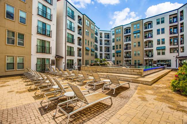 The Monterey by Windsor - 49 Reviews | Dallas, TX Apartments for Rent