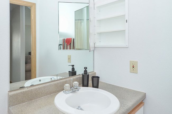 Park West Apartments - 84 Reviews | Omaha, NE Apartments for Rent | ApartmentRatings©